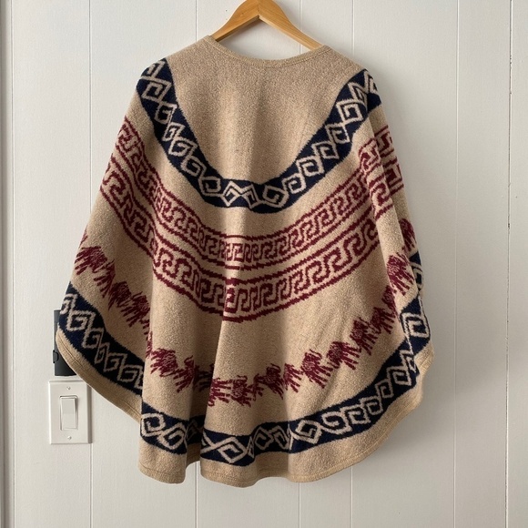 𝅺SOFT cape shawl poncho with elephant design - Picture 3 of 7